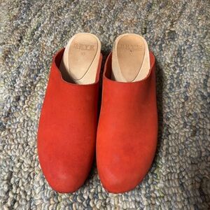 Bryr Worker Clog in Poppy